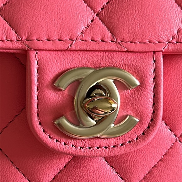 NEW Chanel Pink Heart Bag 22S - Picture 5 of 17